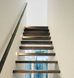 Design ou rustiques, traditionnels ou contemporains, les escaliers en bois se prêtent à tous vos projets. Le tout est de faire votre choix !